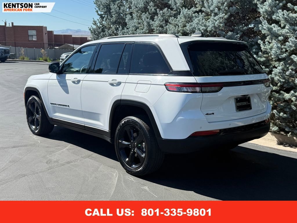 Used 2023 Jeep Grand Cherokee Altitude image 6