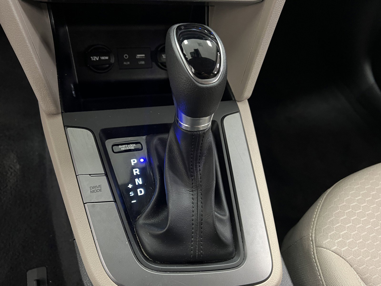 Used 2020 Hyundai Elantra SE image 16