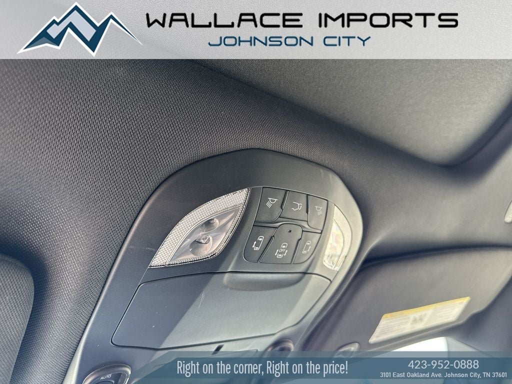 Used 2025 Chrysler Pacifica Limited FWD image 16