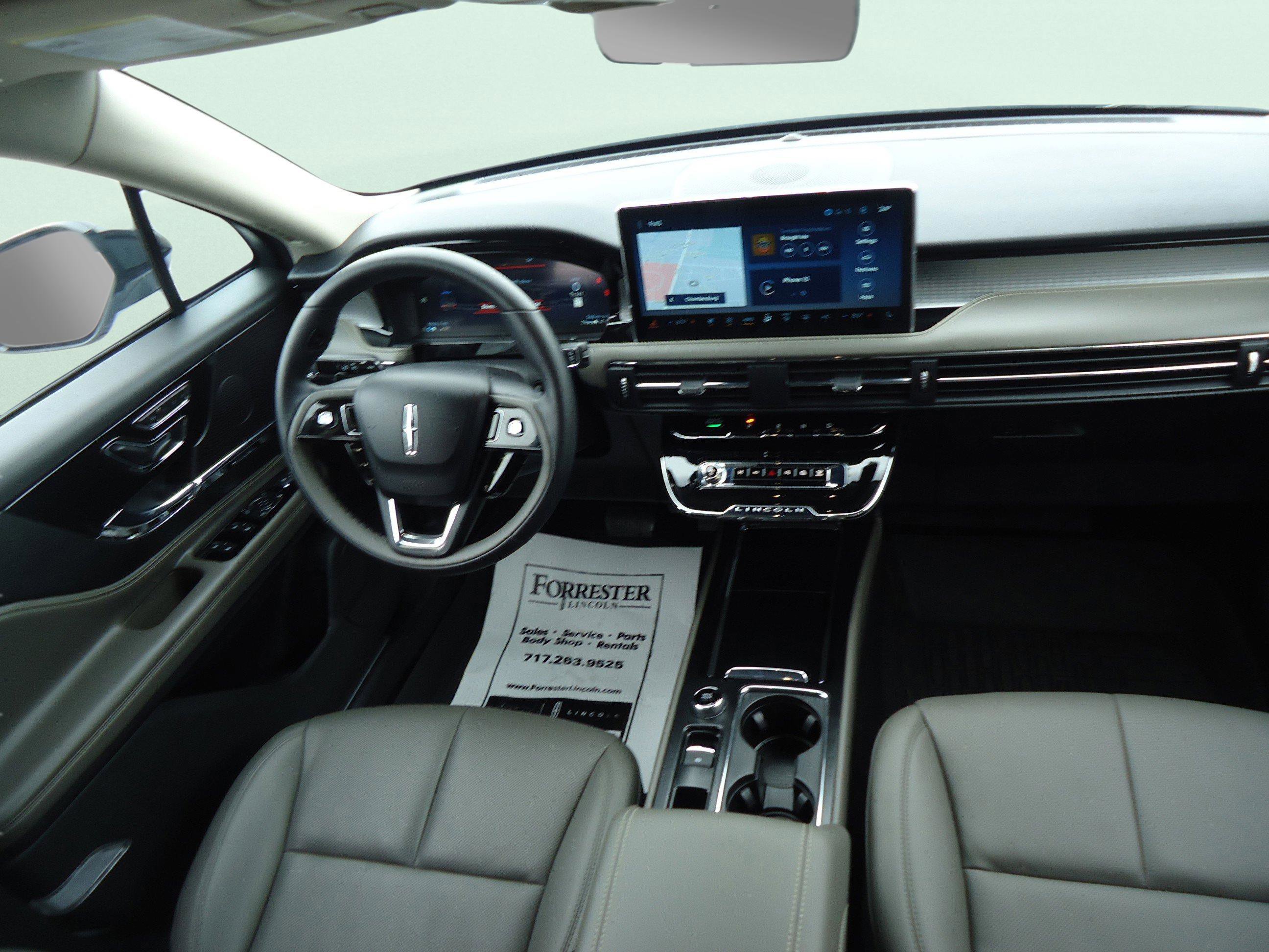 Used 2025 Lincoln Corsair AWD w/ Equipment Group 101A image 10