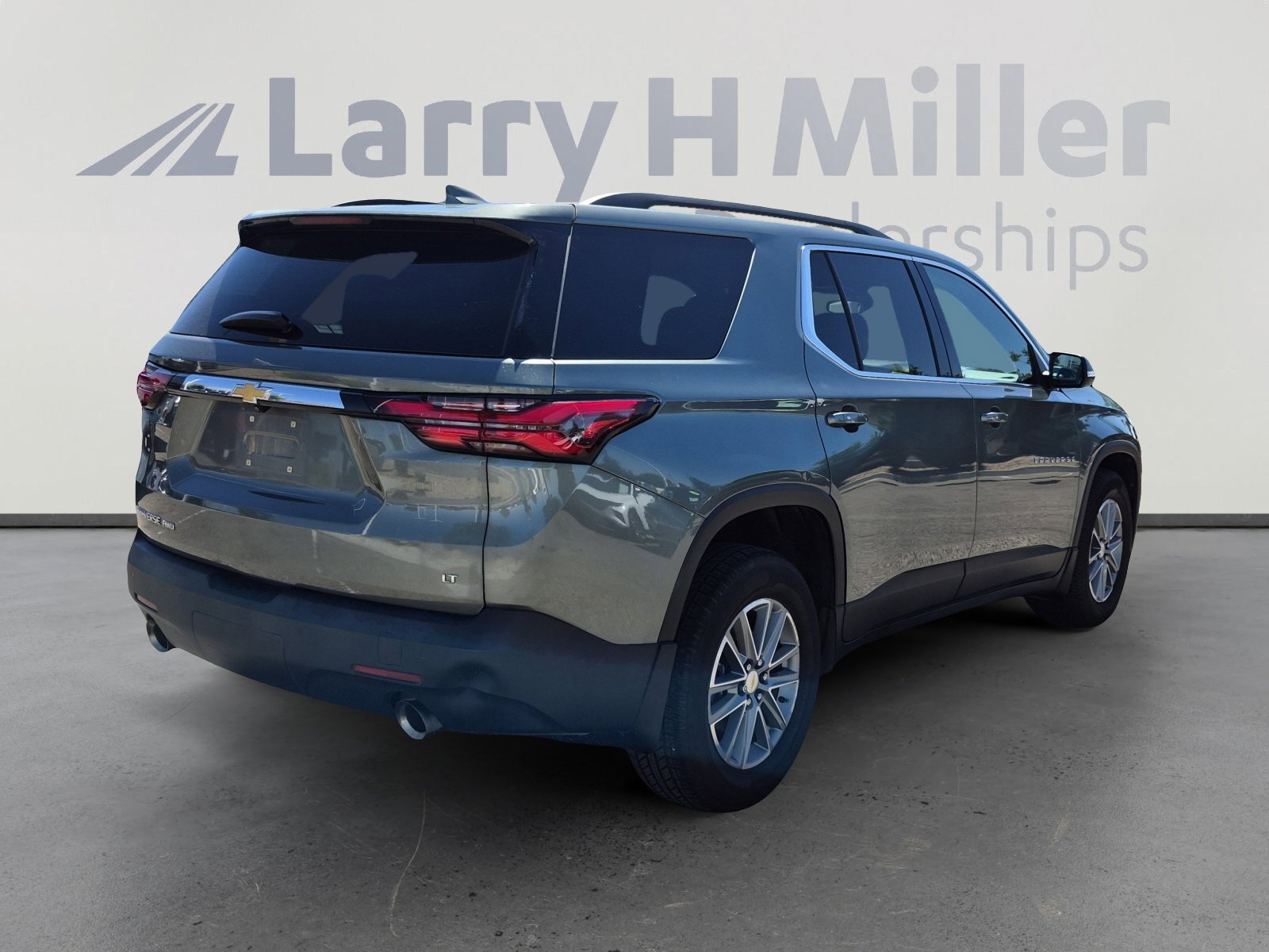 Used 2022 Chevrolet Traverse LT w/ LPO, Cargo Package AWD/4WD image 5