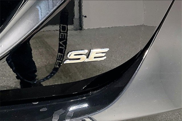 Used 2024 Toyota Camry SE image 25