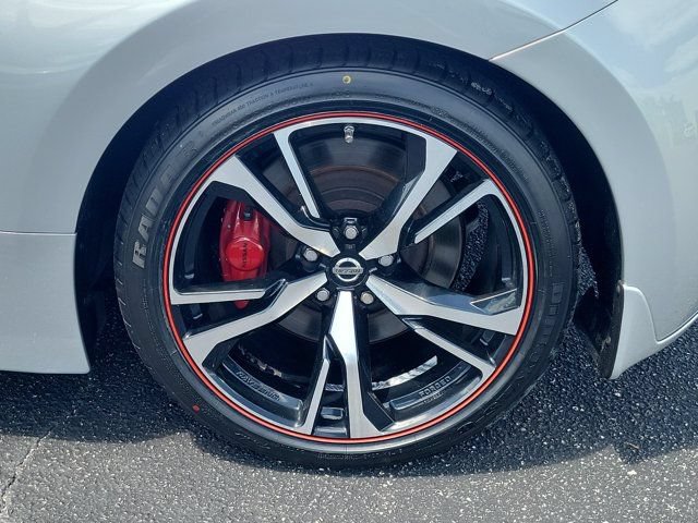 Used 2020 Nissan 370Z Coupe RWD image 28