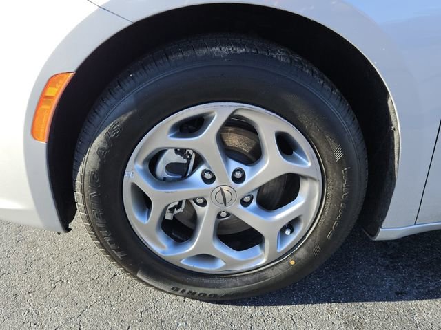 Used 2024 Chrysler Pacifica Limited image 9