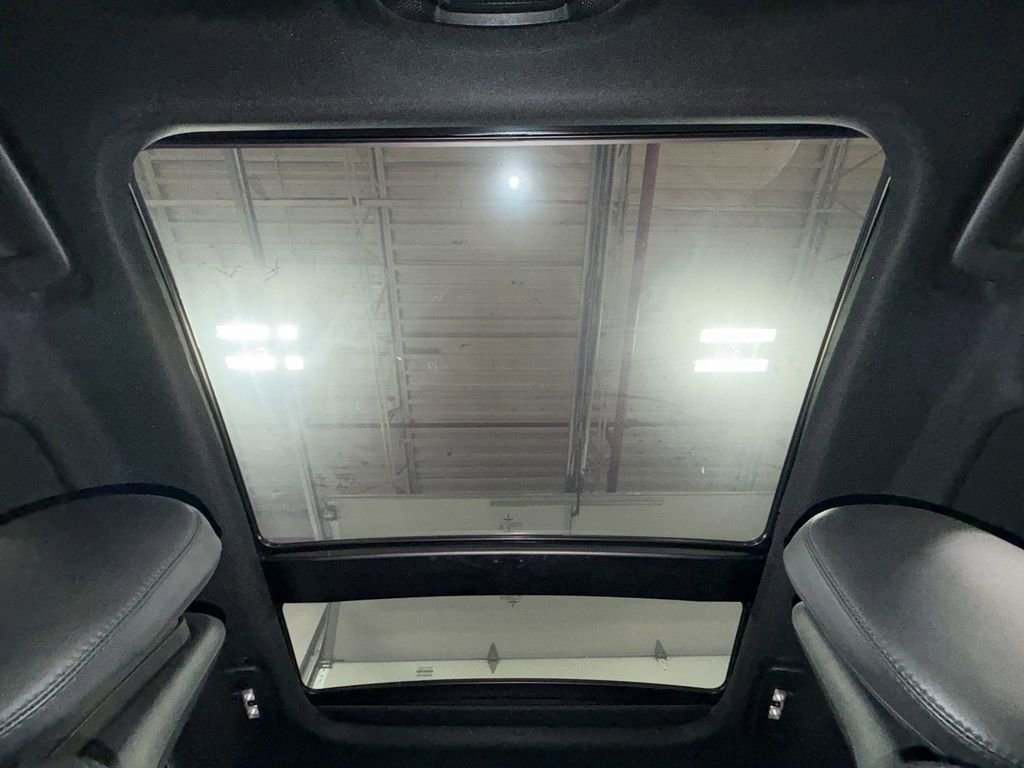 Used 2017 Lincoln Continental Reserve w/ Rear-seat Package image 16