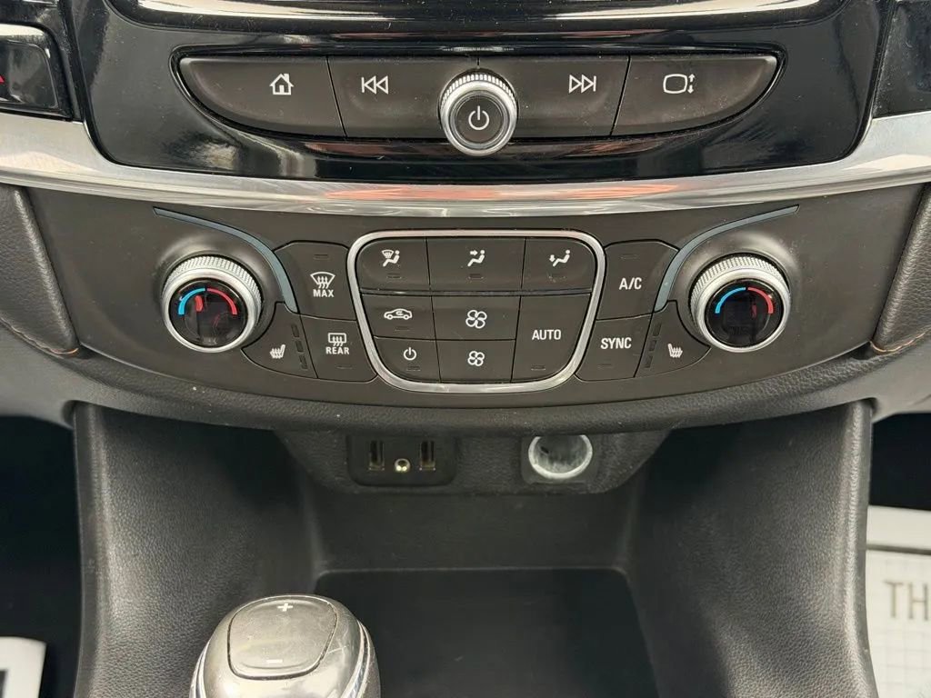 Used 2018 Chevrolet Traverse LT FWD image 38