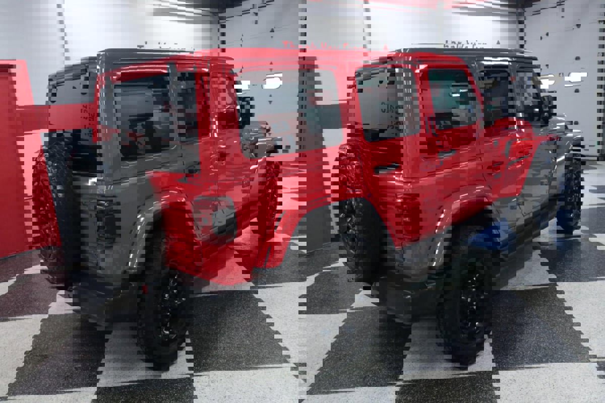 Used 2018 Jeep Wrangler Unlimited Sahara w/ Cold Weather Group image 7