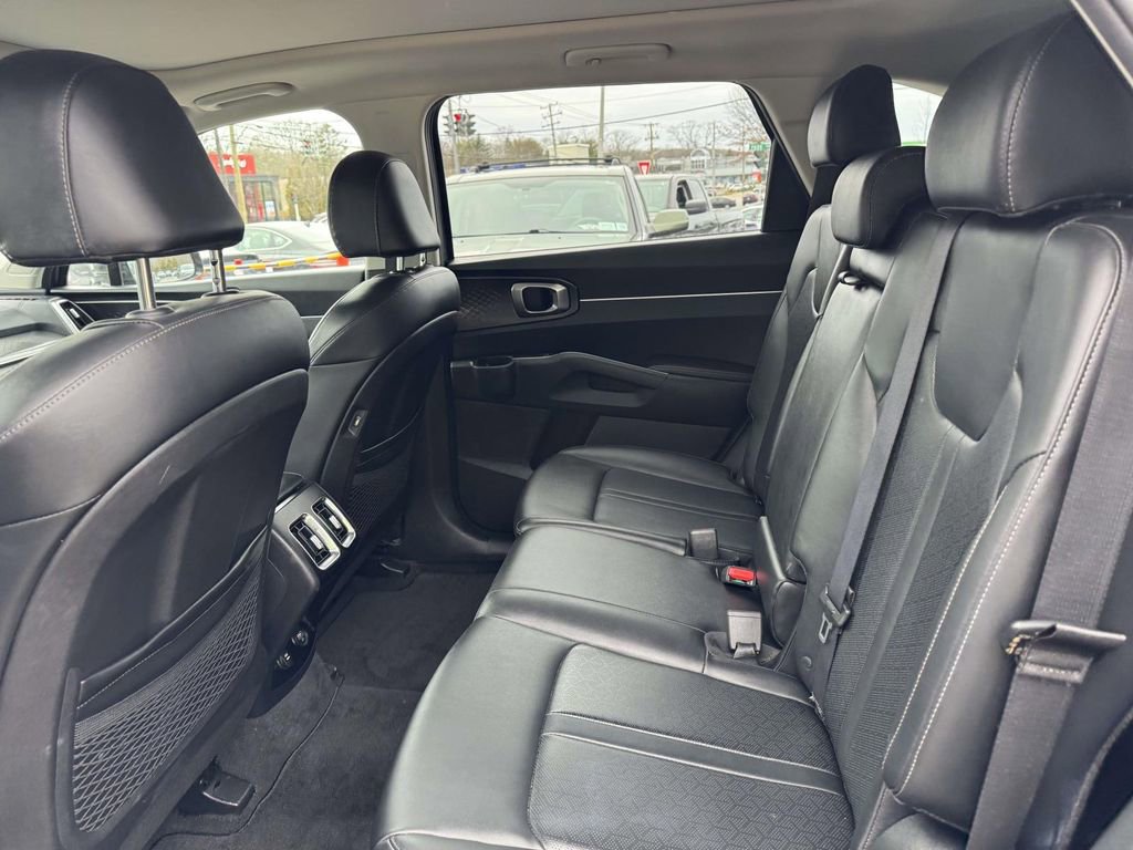 Used 2023 Kia Sorento S w/ Panoramic Sunroof Package image 9