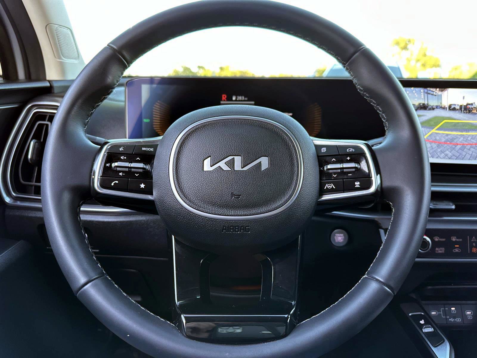 Used 2025 Kia Sorento EX image 28