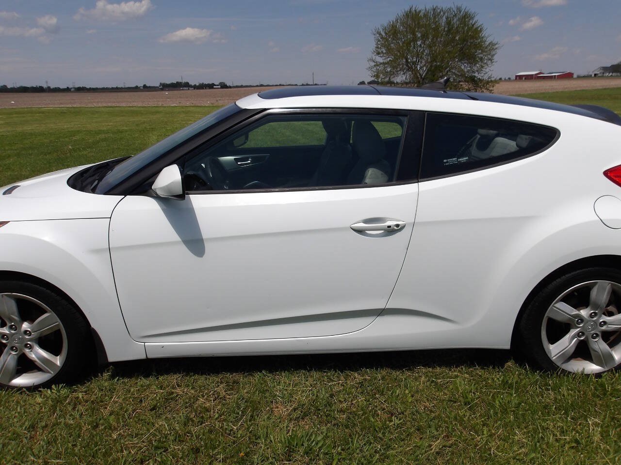 Used 2013 Hyundai Veloster w/ Tech Pkg FWD image 34
