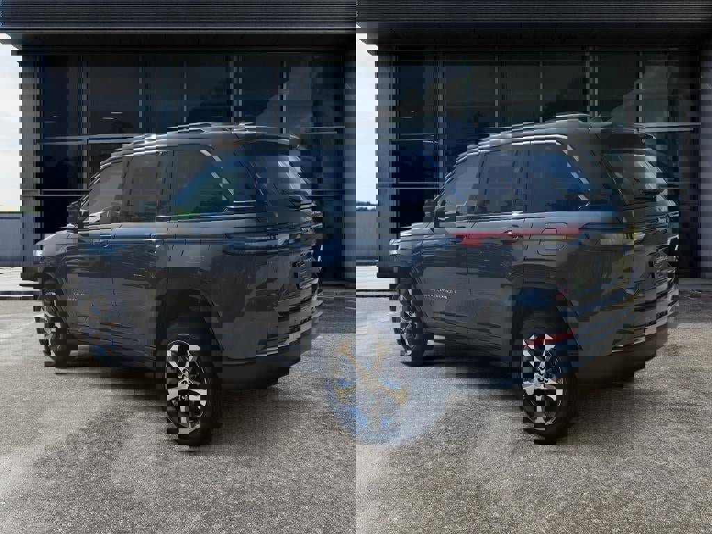 New 2026 Jeep Grand Cherokee Limited w/ Luxury Tech Group II image 5