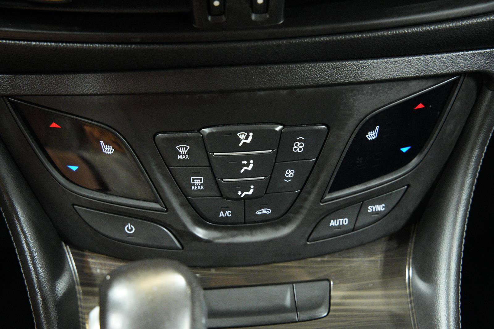 Used 2019 Buick Envision Essence image 40