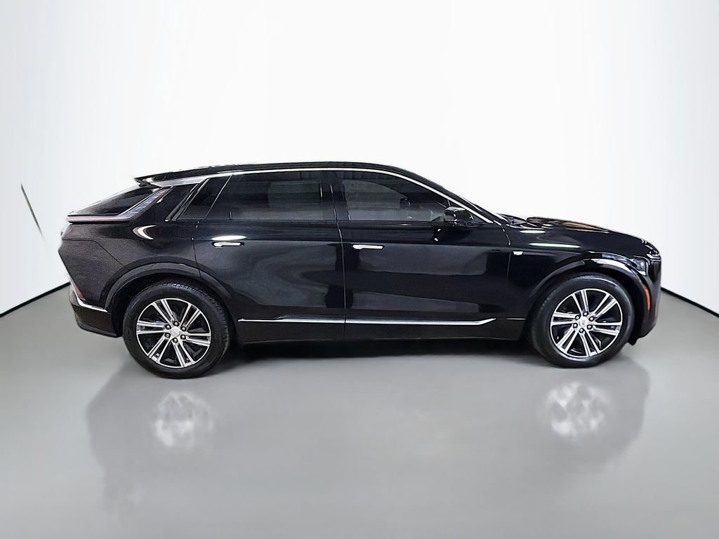 Used 2024 Cadillac Lyriq Luxury image 8