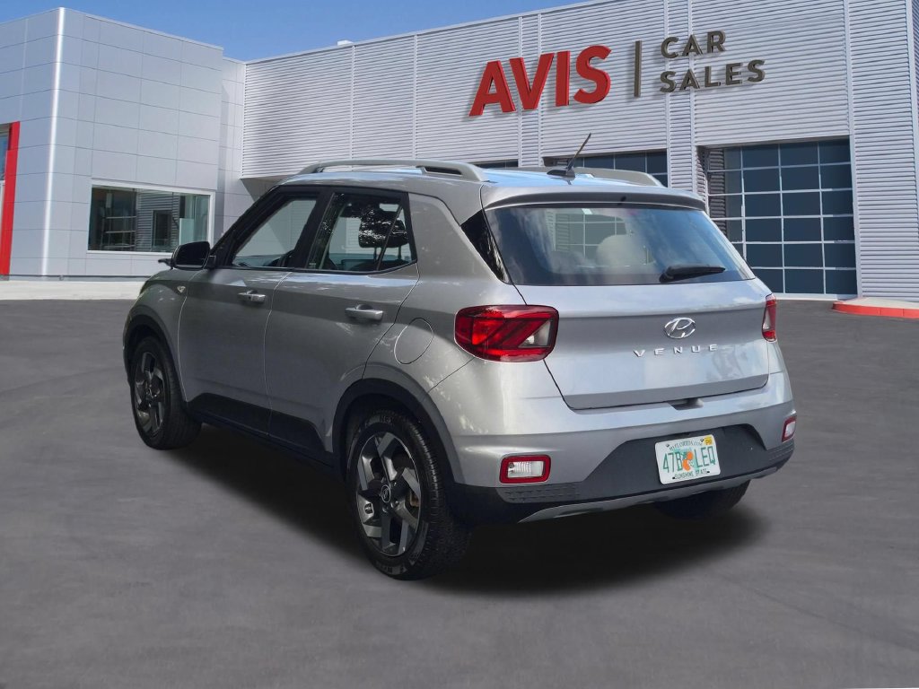 Used 2025 Hyundai Venue SEL FWD image 9