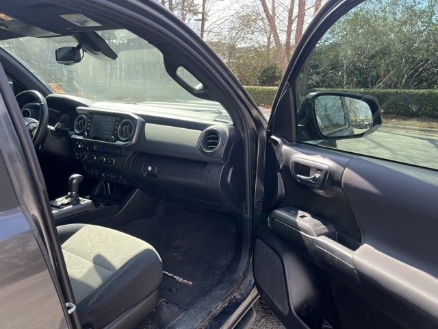 Used 2021 Toyota Tacoma TRD Sport w/ Technology Package image 10