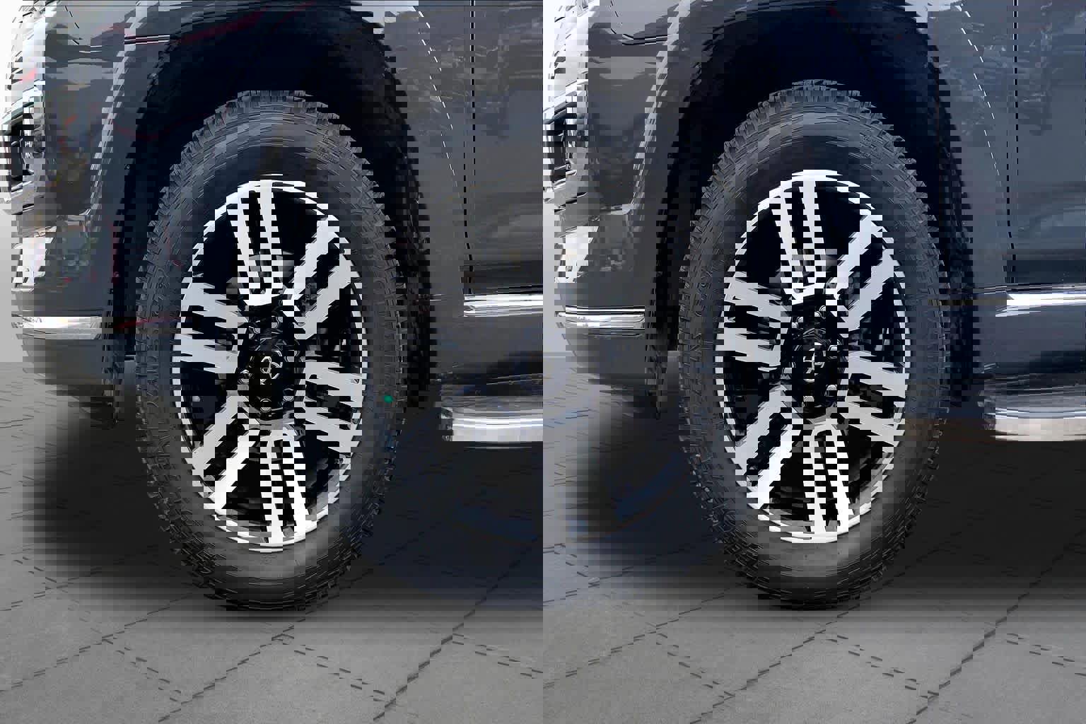 Used 2024 Toyota 4Runner Limited AWD/4WD image 11