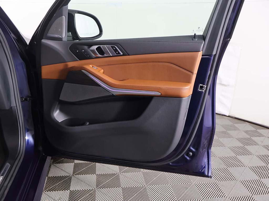 Used 2024 BMW X7 M60i image 29