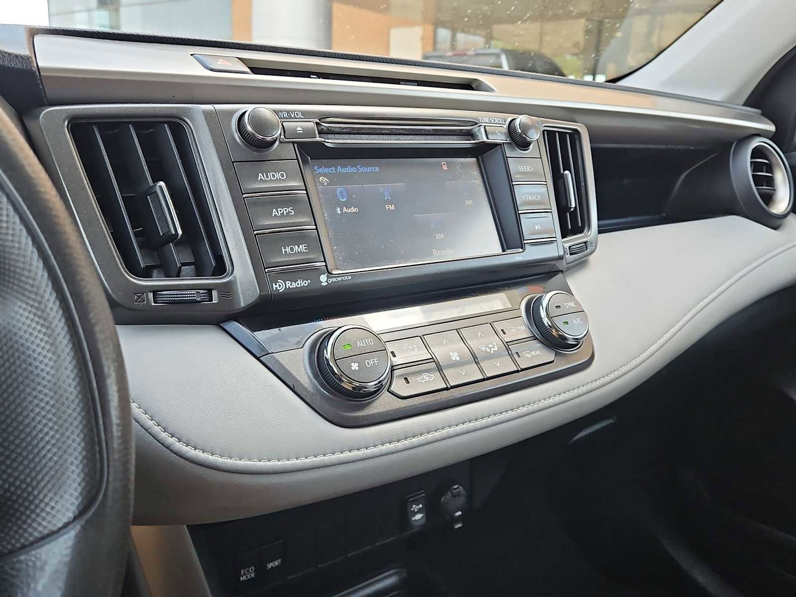 Used 2015 Toyota RAV4 XLE image 27