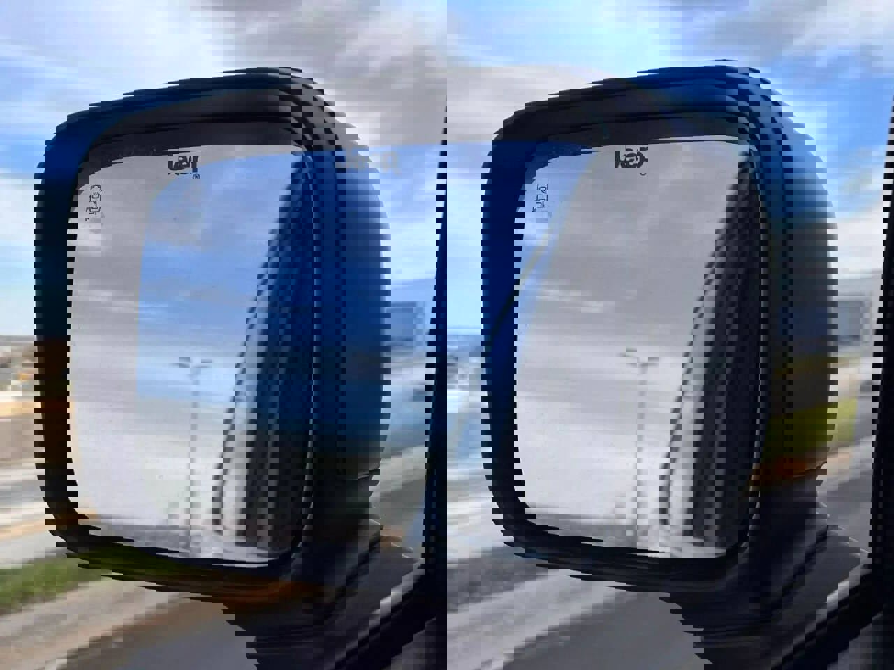 Used 2015 Jeep Renegade Trailhawk w/ Safety & Security Group I AWD/4WD image 27