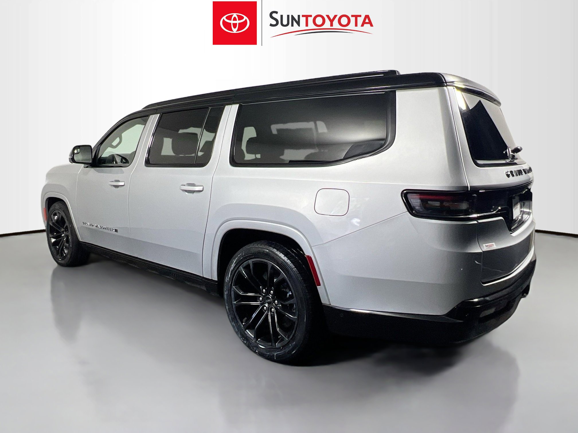 Used 2024 Jeep Grand Wagoneer L Series II w/ Quick Order Packagew 28T AWD/4WD image 6