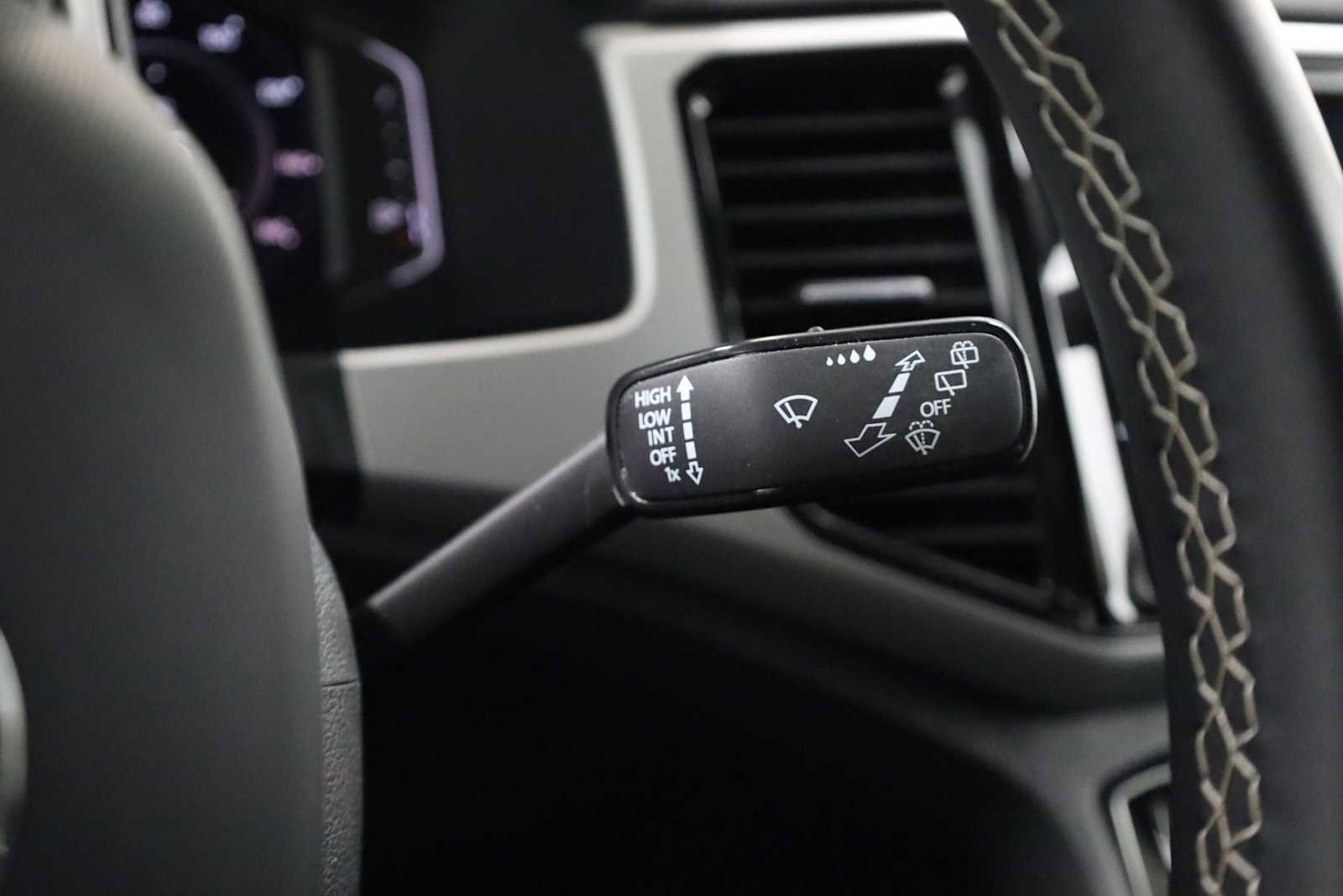 Used 2023 Volkswagen Atlas Cross Sport SE image 27