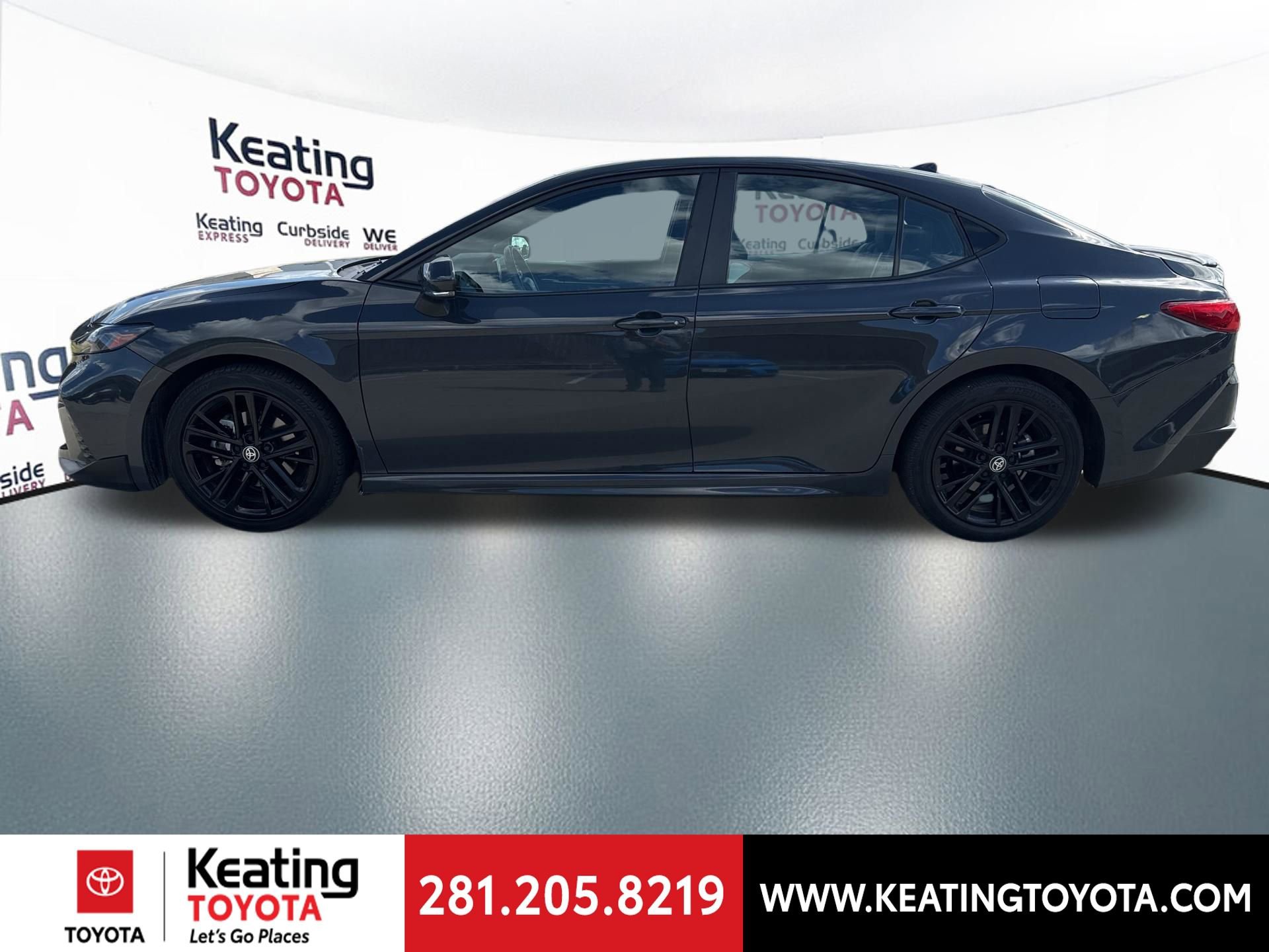 Used 2025 Toyota Camry SE image 4