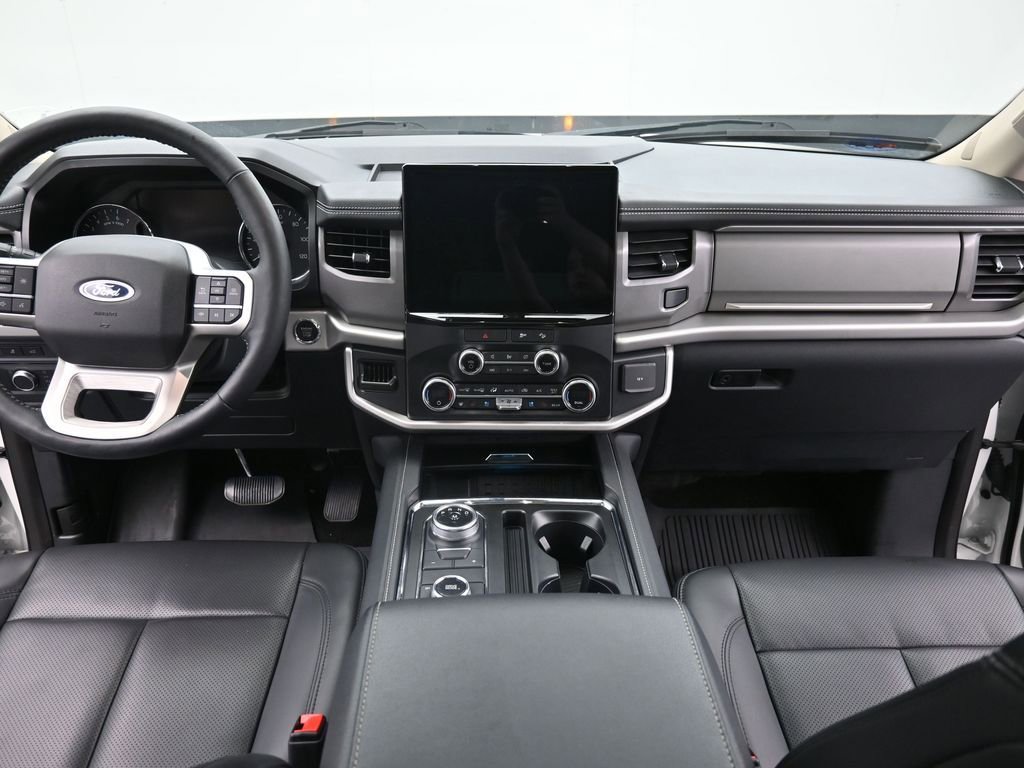 Used 2022 Ford Expedition XLT image 28