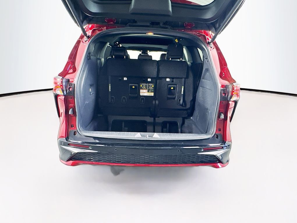 Used 2025 Toyota Sienna XSE FWD image 26