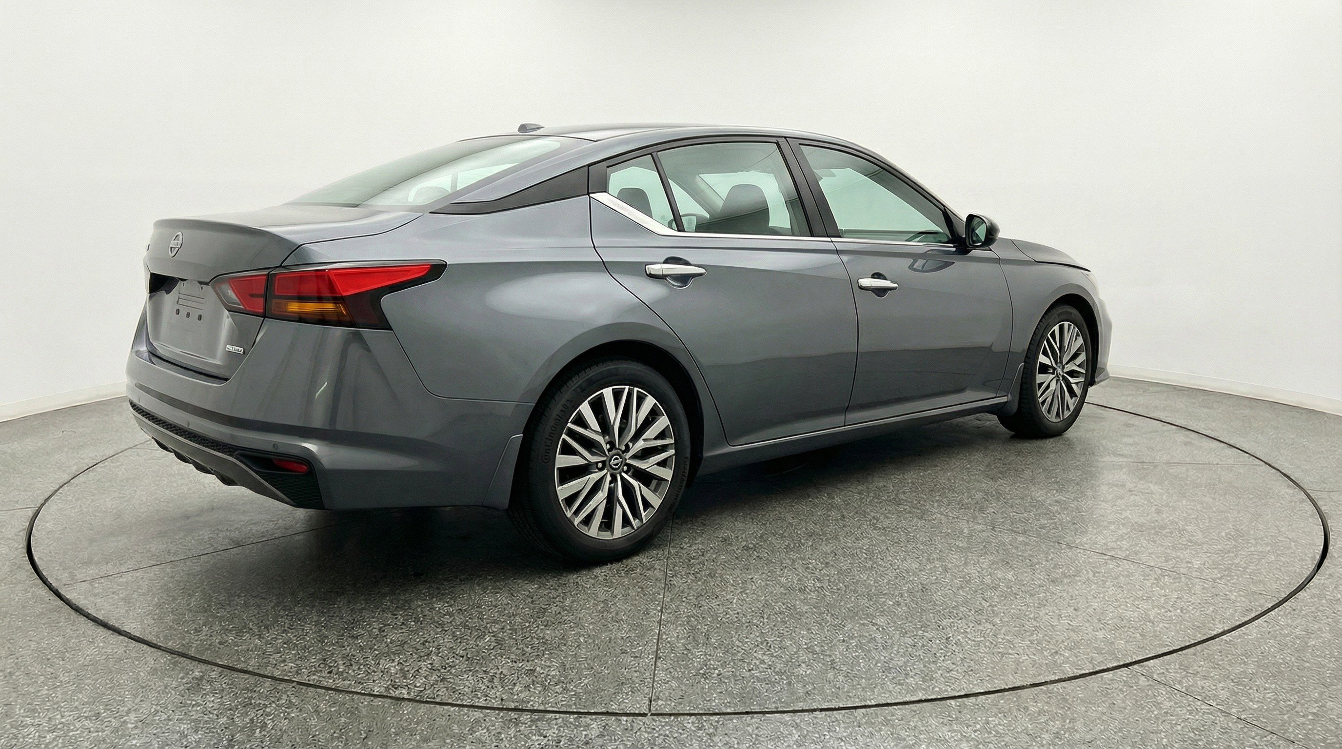 Used 2025 Nissan Altima 2.5 SV image 9