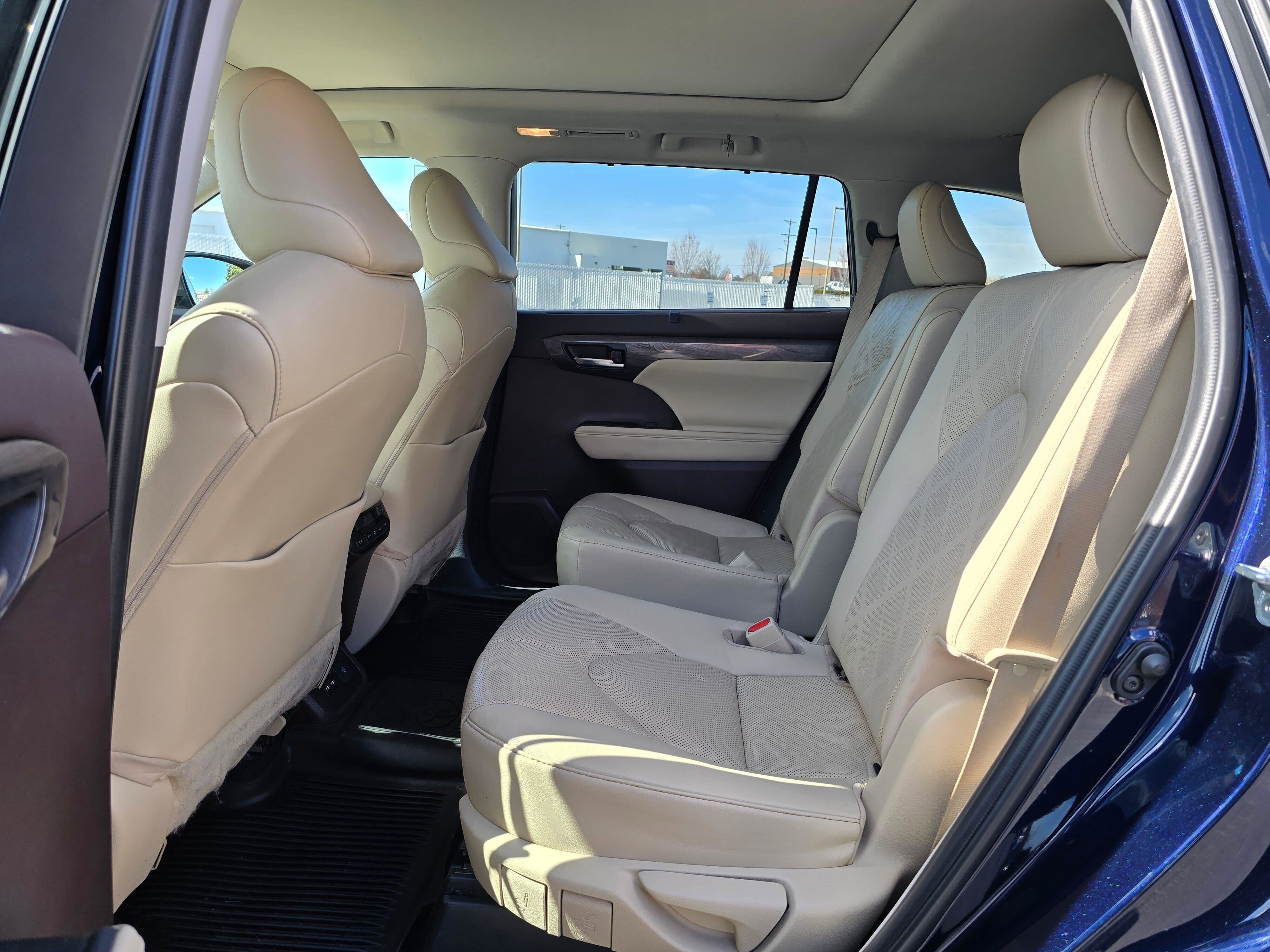 Used 2020 Toyota Highlander Platinum image 12