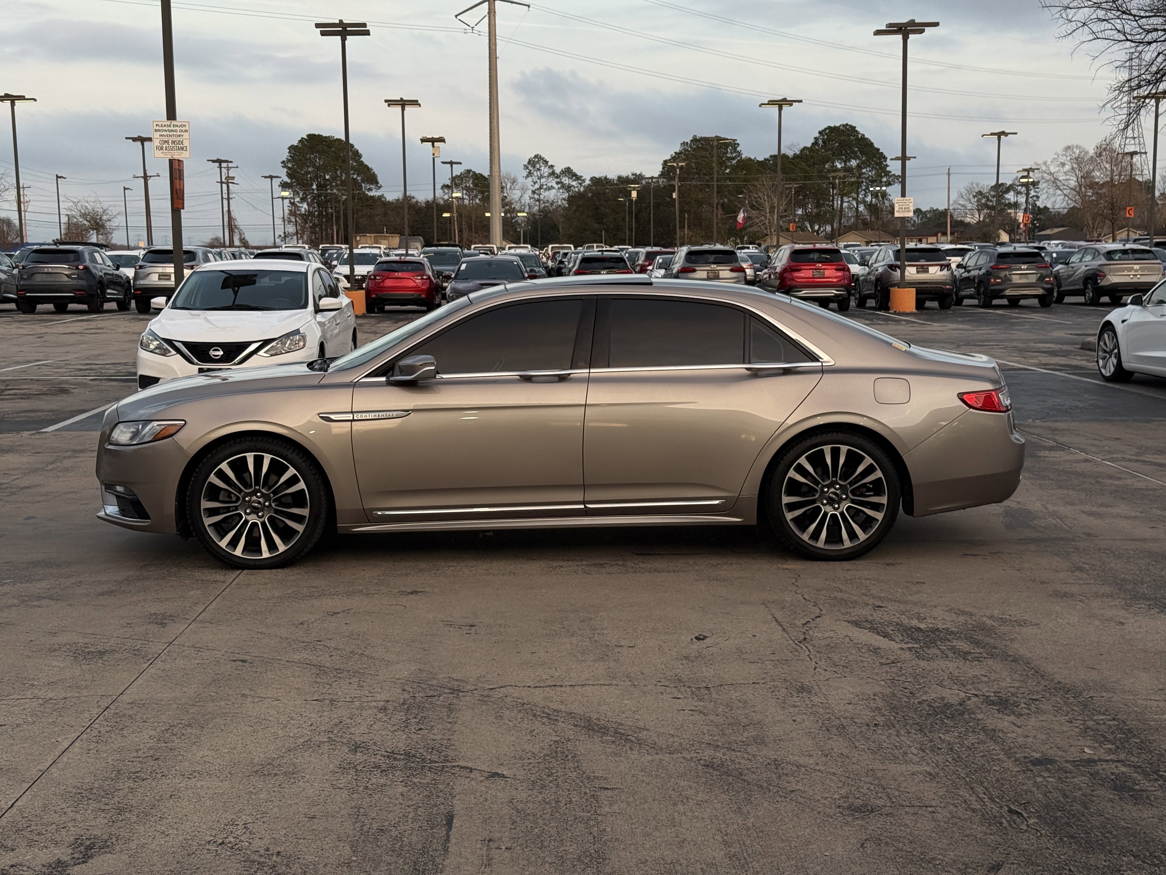 Used 2019 Lincoln Continental Select w/ Continental Climate Package image 13