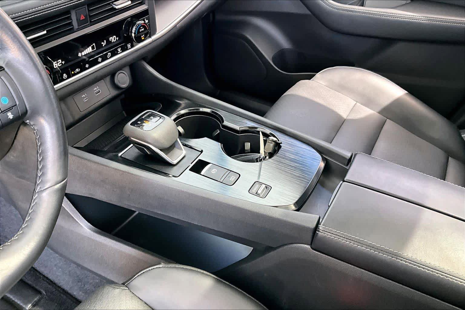 Used 2023 Nissan Rogue SV w/ SV Premium B Package FWD image 17
