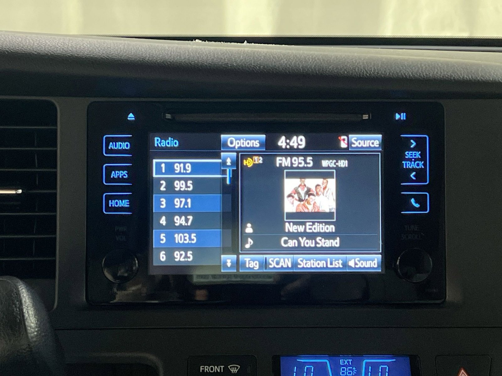 Used 2015 Toyota Sienna LE image 18