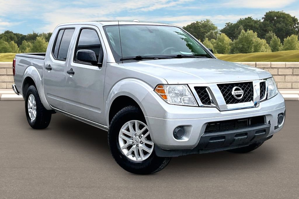 Used 2018 Nissan Frontier SV image 2