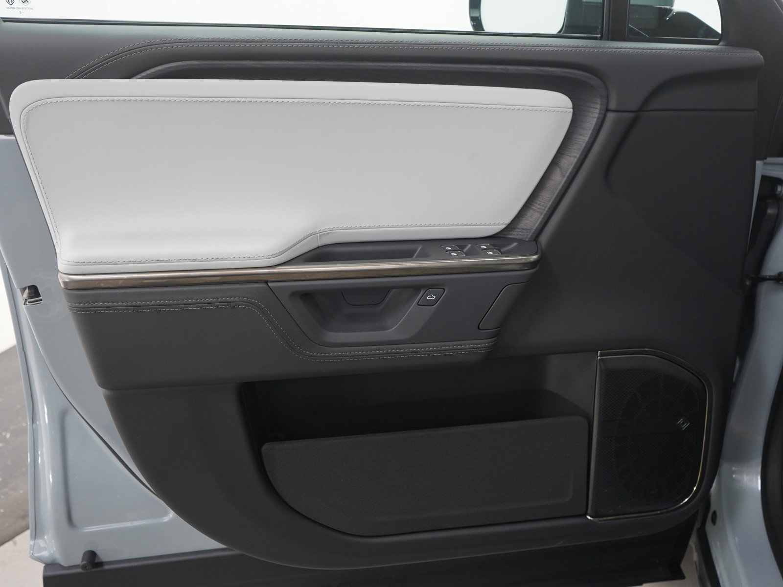 Used 2025 Rivian R1T Adventure image 21