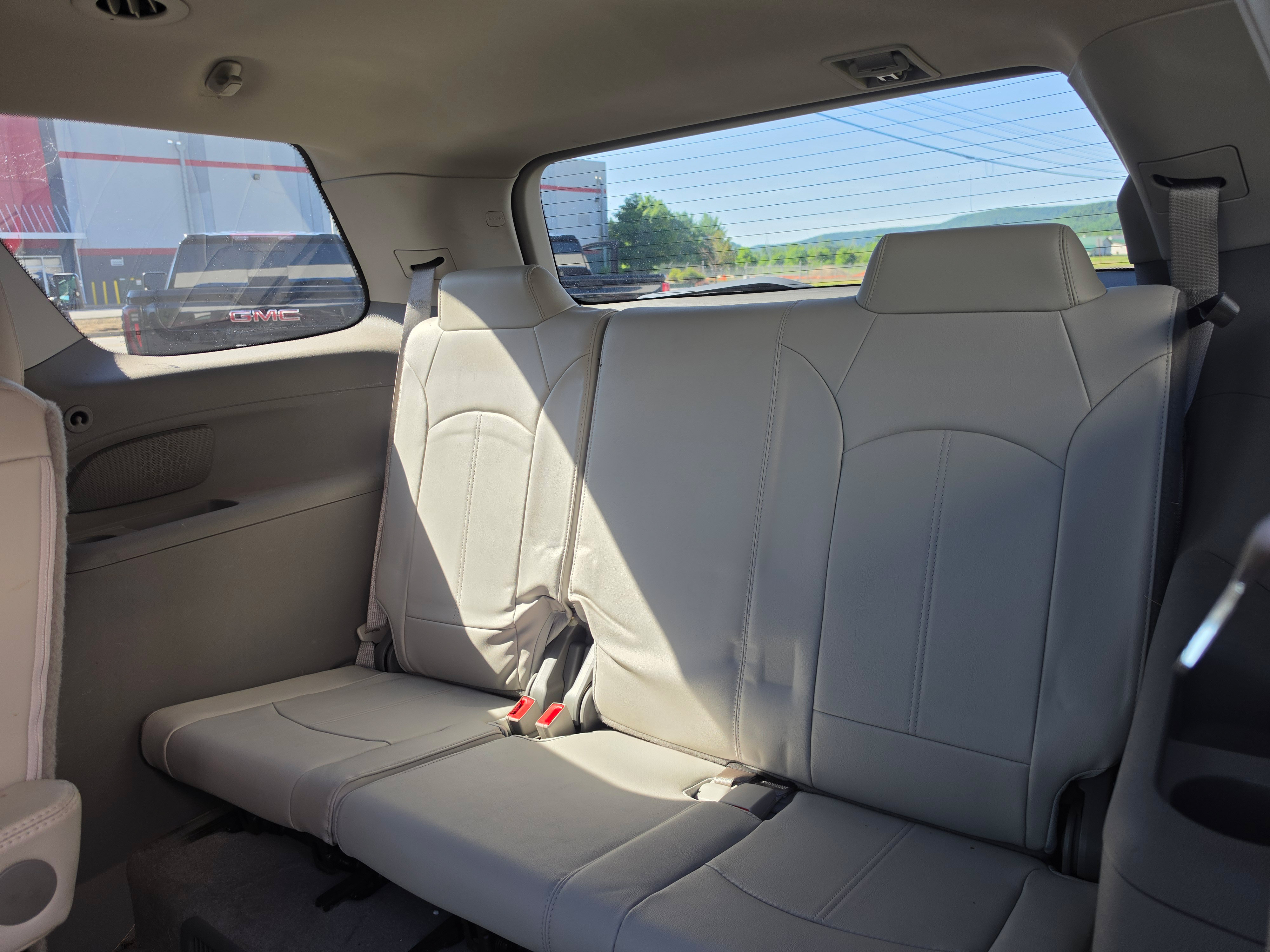 Used 2015 GMC Acadia SLT FWD image 13