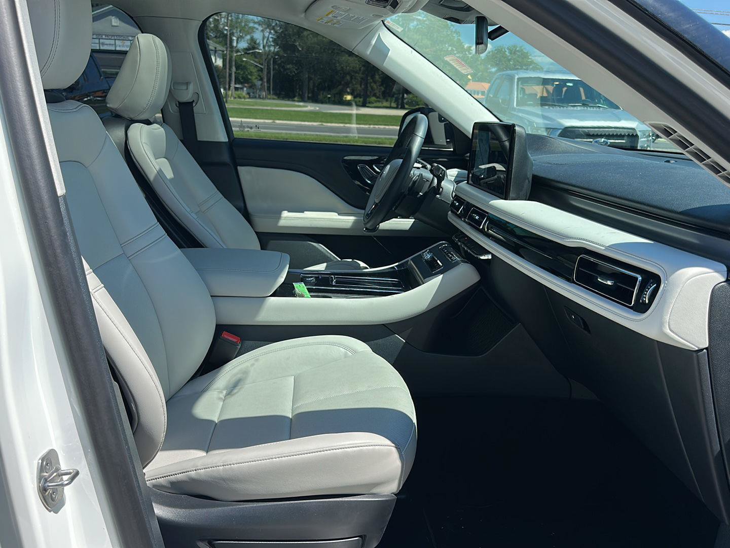Used 2026 Lincoln Aviator AWD image 14
