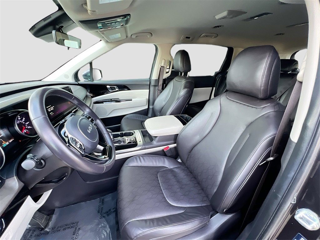 Used 2024 Kia Carnival EX image 21