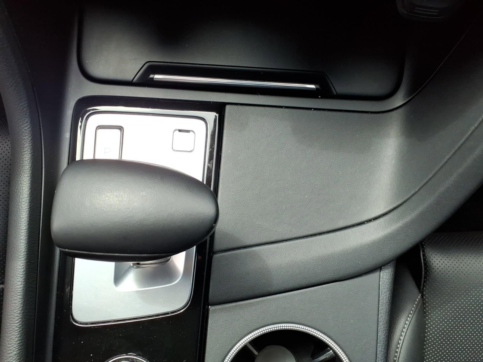 Used 2019 Genesis G70 2.0T Advanced RWD image 28