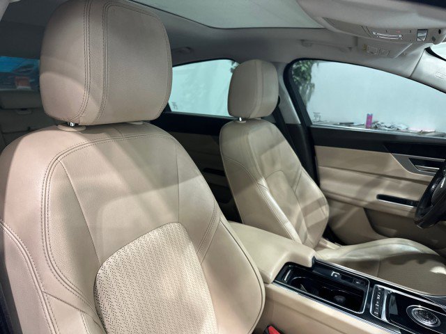 Used 2017 Jaguar XF Prestige AWD/4WD image 39