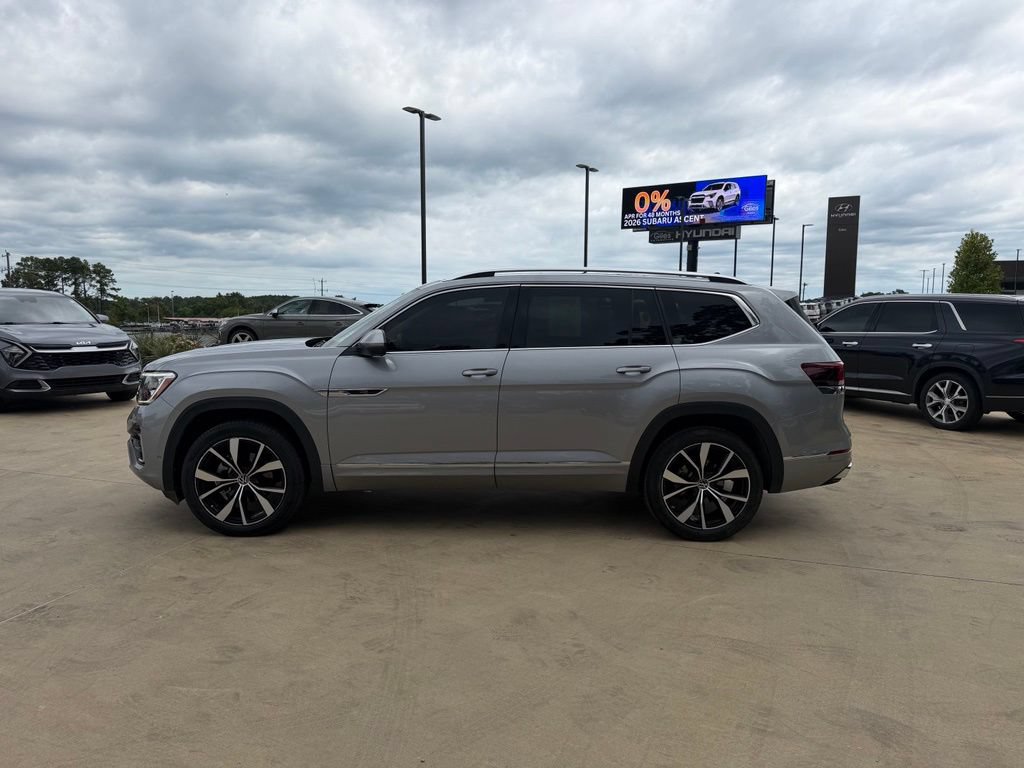 Used 2024 Volkswagen Atlas SEL Premium R-Line AWD/4WD image 2