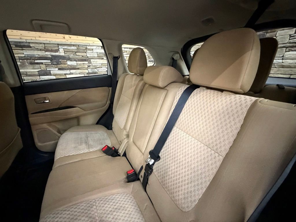 Used 2014 Mitsubishi Outlander GT AWD/4WD image 27