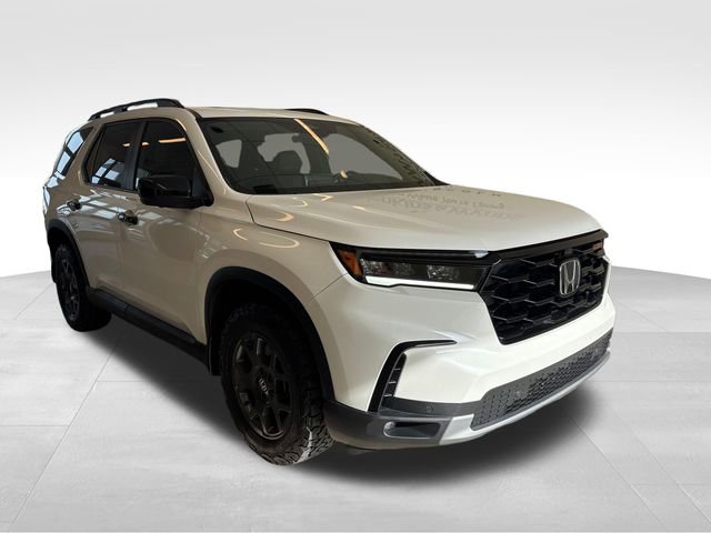 Certified 2025 Honda Pilot TrailSport image 6