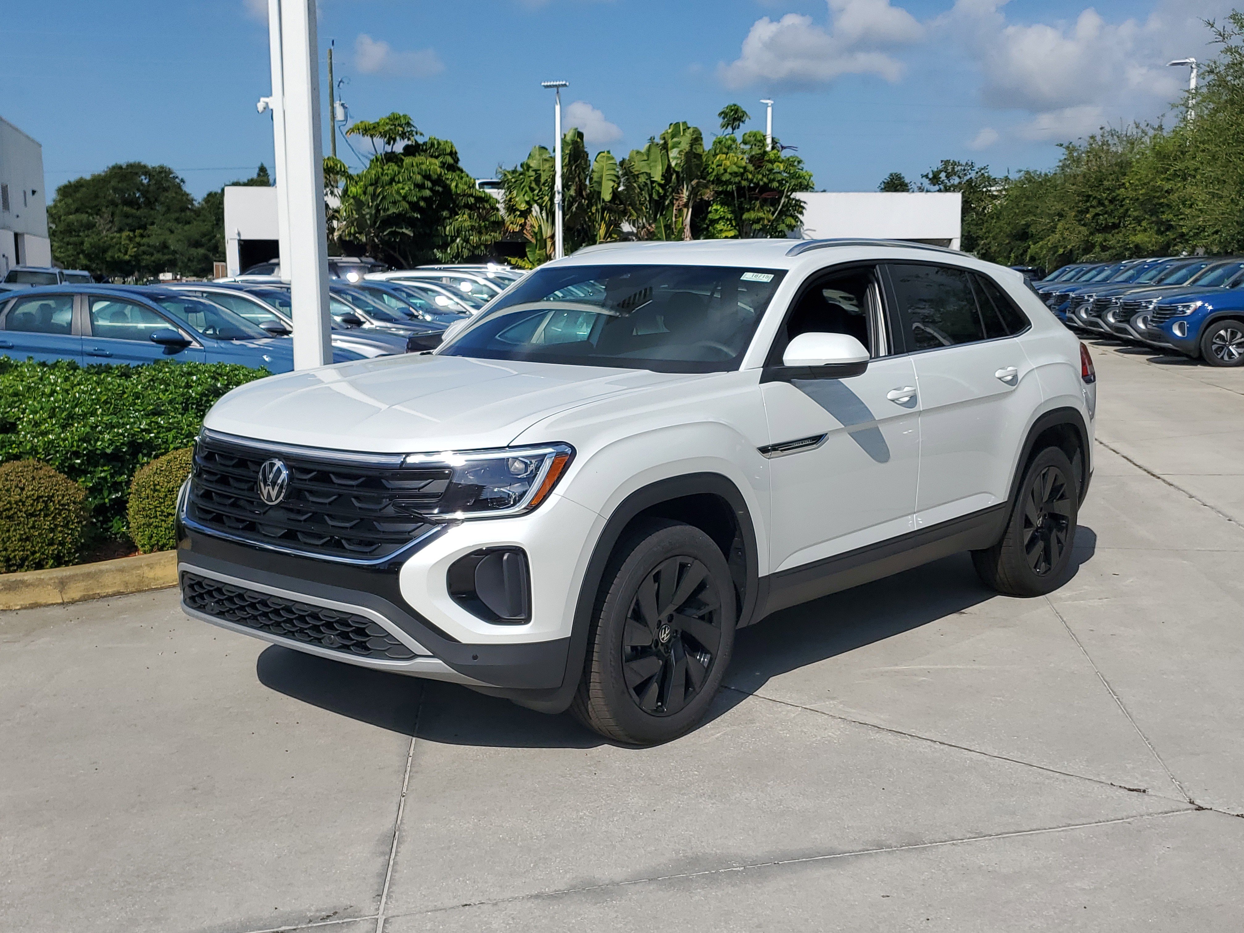 New 2026 Volkswagen Atlas Cross Sport SE image 2