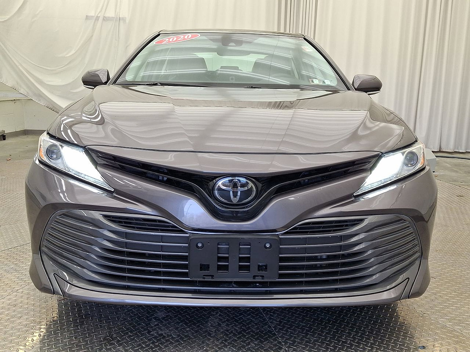 Certified 2020 Toyota Camry XLE FWD image 29