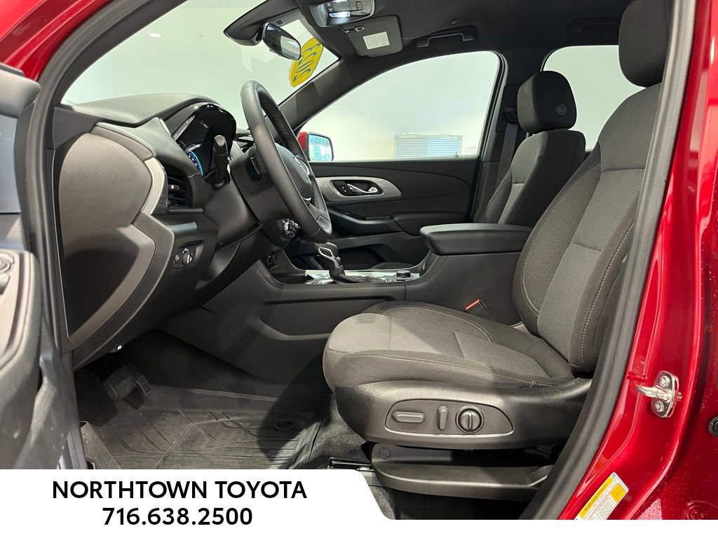 Used 2023 Chevrolet Traverse LT image 6