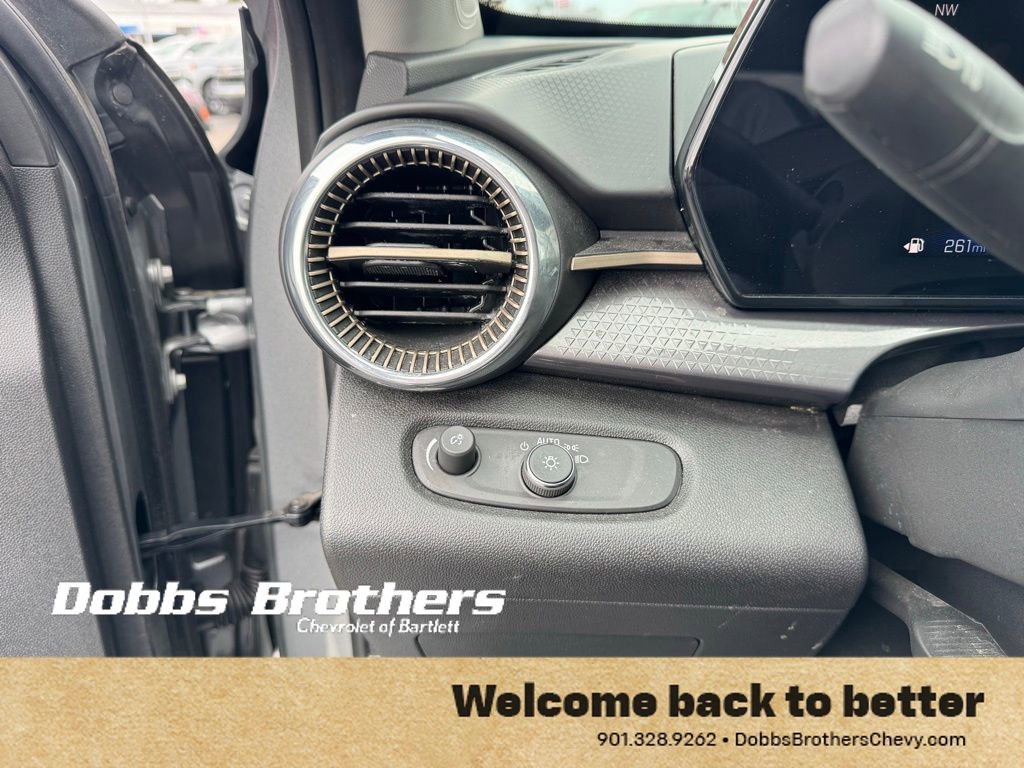 Used 2025 Chevrolet Trax ACTIV w/ Sunroof Package image 12