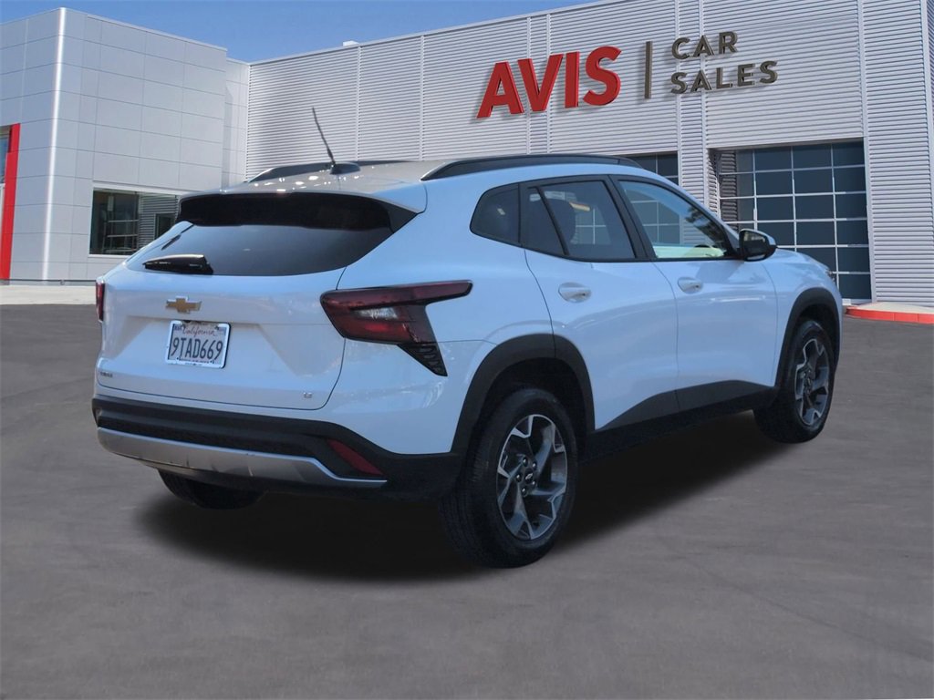 Used 2025 Chevrolet Trax LT w/ LT Convenience Package image 6