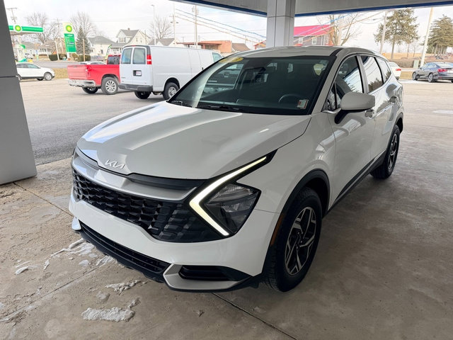Used 2023 Kia Sportage LX image 2