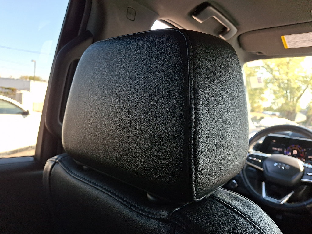 Used 2025 Chevrolet Suburban Z71 AWD/4WD image 14